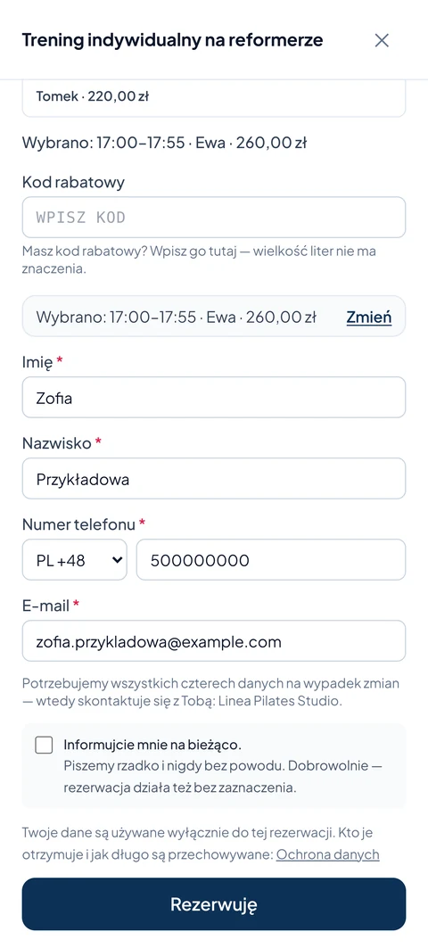 Formularz rezerwacji na telefonie: wybrany trening indywidualny z godziną, osobą prowadzącą i ceną, poniżej pola na imię i dane kontaktowe.